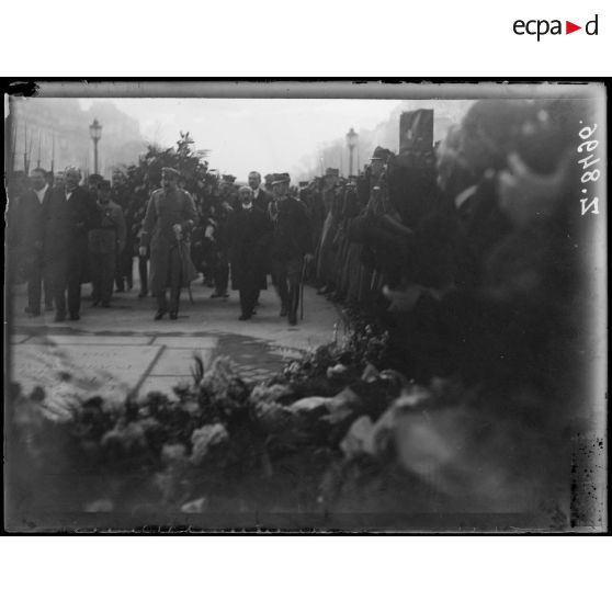 [Paris. Inhumation du soldat inconnu.]