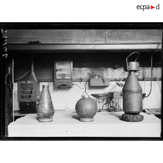 Bombes allemandes lancées depuis les Taubes. [légende d'origine]