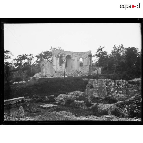 L'église de Thil en ruine. [légende d'origine]