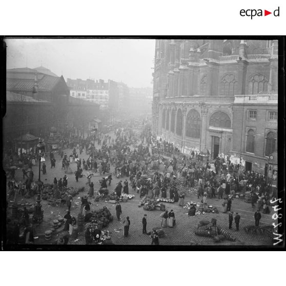 Paris, le marché des Halles. [légende d'origine]