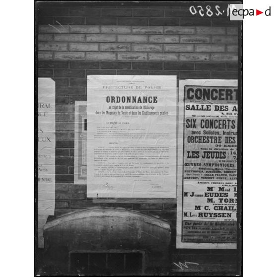 Paris, affiche d'ordonnance au sujet de la modification de l'éclairage dans les magasins de vente. [légende d'origine]