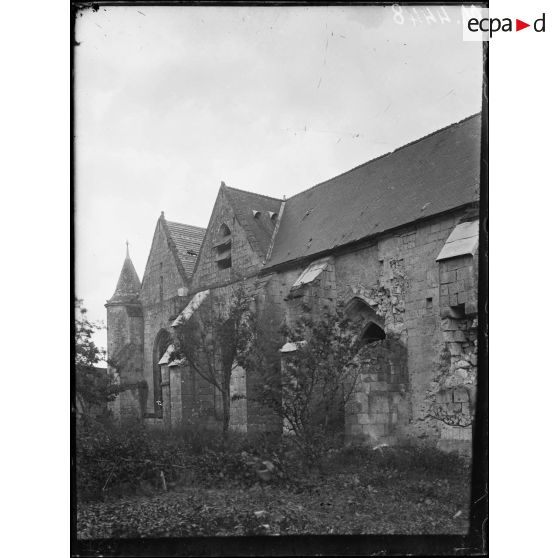 Coucy-le-Château, l'église façade ouest. [légende d'origine]