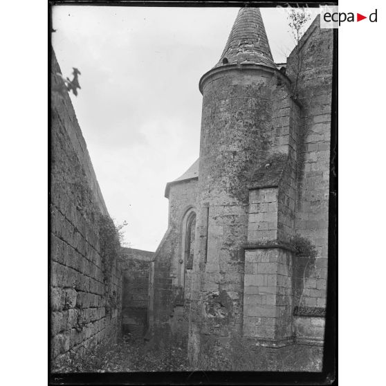 Coucy-le-Château, l'église façade ouest. [légende d'origine]