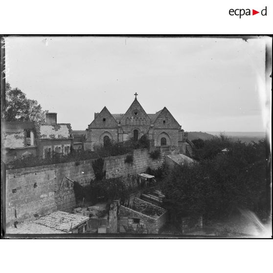 Coucy-le-Château, la façade ouest. [légende d'origine]