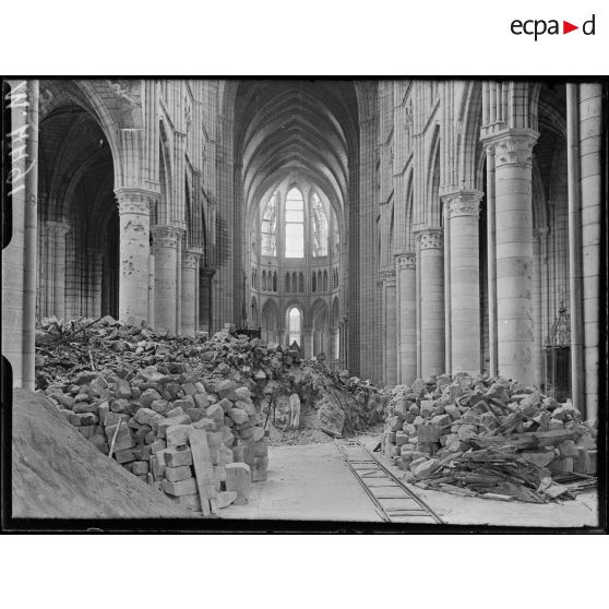 Soissons, travaux de restauration du choeur. [légende d'origine]