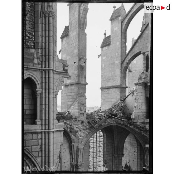 Soissons, la brêche de la façade nord, vue intérieure. [légende d'origine]