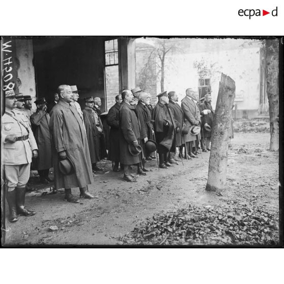 Verdun, visite du président de la République portugaise. [légende d'origine]