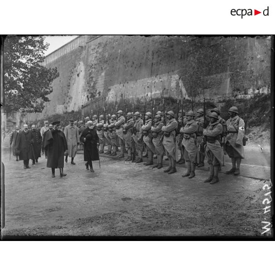 Verdun, visite du président de la République portugaise. [légende d'origine]
