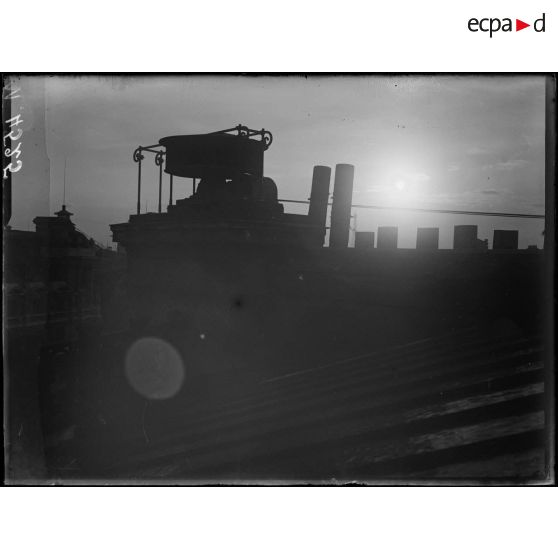 Paris, immeuble de l'Equitable des Etats-Unis, rue Lepeltier, signalisation des avions ennemis. Sirène électrique. [légende d'origine]