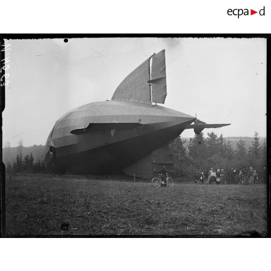 Bourbonne-les-Bains, le zepellin L49. Le gouvernail. [légende d'origine]