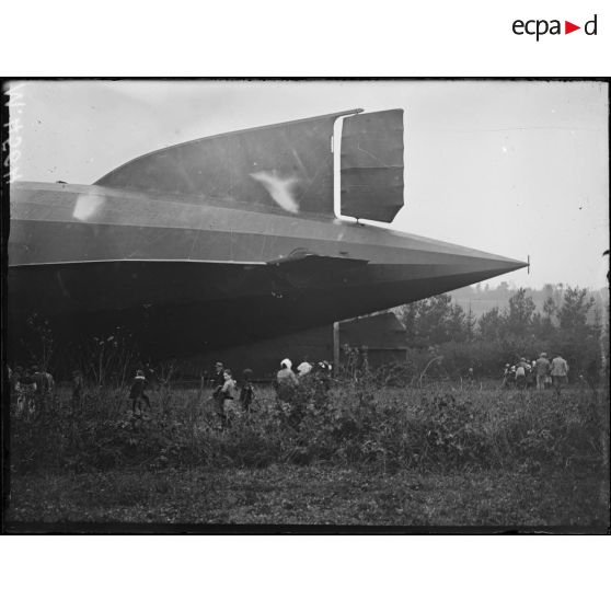 Bourbonne-les-Bains, le zepellin L49. Le gouvernail. [légende d'origine]