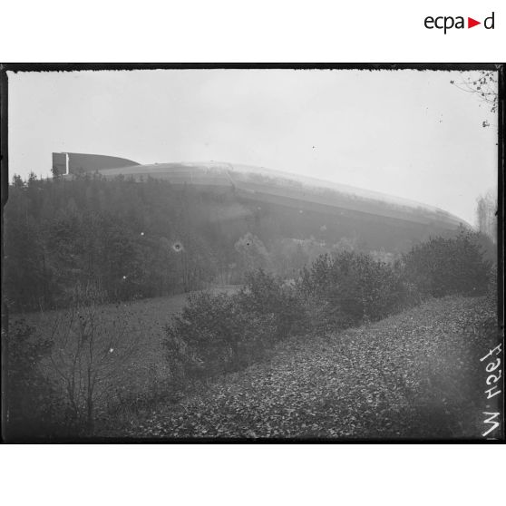 Bourbonne-les-Bains, le zepellin L49. Une des nacelles de côté. [légende d'origine]