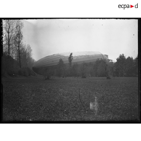 Bourbonne-les-Bains, le zepellin L49. Une des nacelles de côté. [légende d'origine]