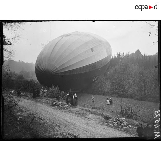 Bourbonne-les-Bains, le zeppelin L49. [légende d'origine]