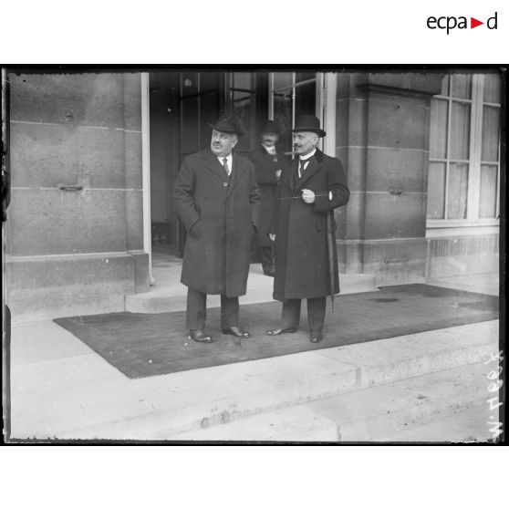 Paris, ministère des Affaires Etrangères. Conférence des Alliés. A gauche, M. Nitti, délégué pour l'Italie. [légende d'origine]