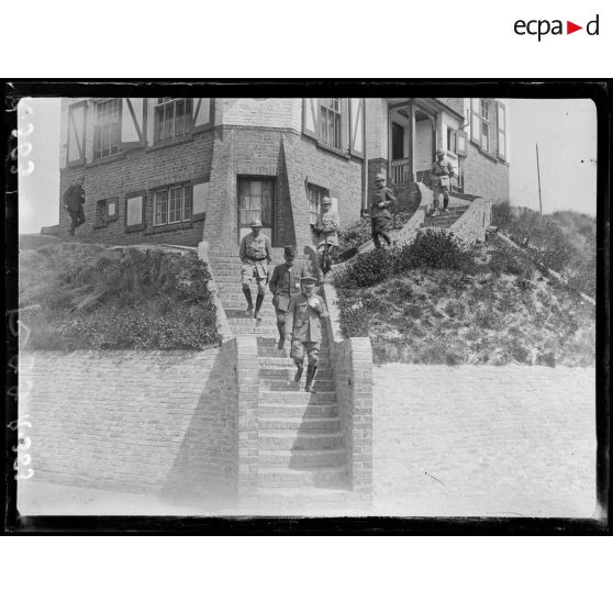 Le président de la République à Coxyde (Belgique). [légende d’origine]