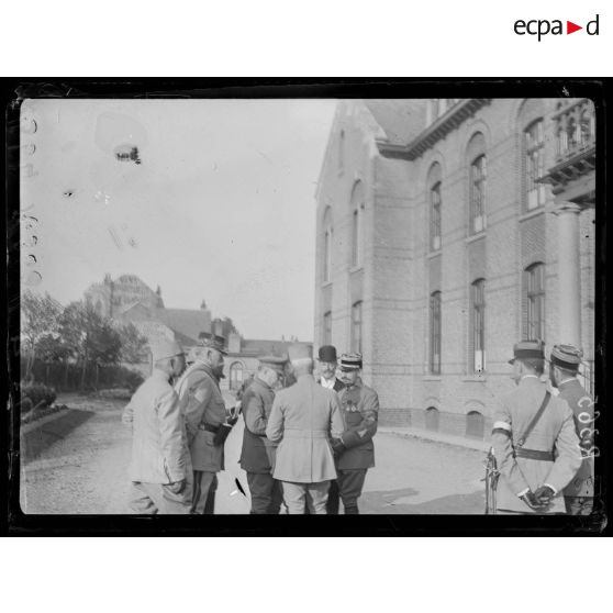 Dunkerque. Le président de la République à l’hôpital militaire. [légende d’origine]