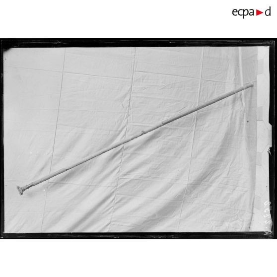 Paris. Musée de l'Armée. Hampe du drapeau du 1er bataillon du 17e régiment bavarois, prise par le 26e régiment d'infanterie à Foncqueviller (Pas-de-Calais) le 16 septembre 1914. [légende d'origine]
