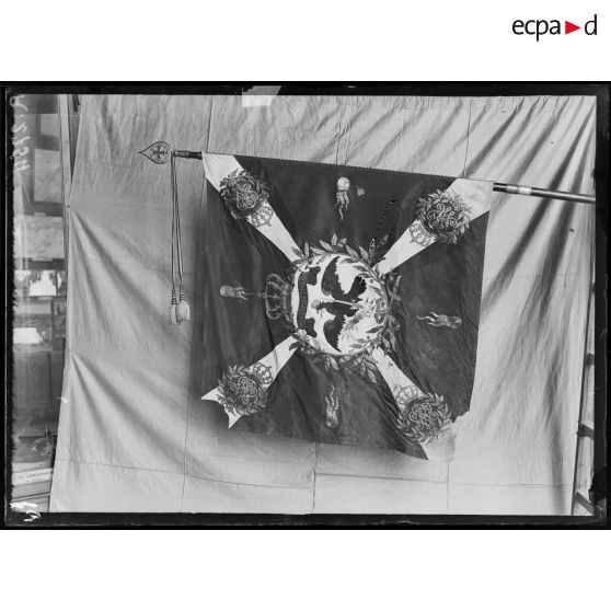 Paris. Musée de l'Armée. Drapeau du régiment de fusiliers 36, 1er bataillon. [légende d'origine]