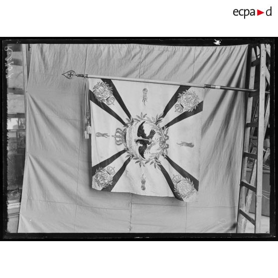 Paris. Musée de l'Armée. Drapeau du régiment d'infanterie 49, bataillon de fusiliers. [légende d'origine]