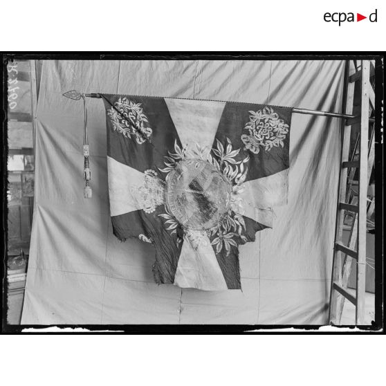 Paris. Musée de l'Armée. Drapeau du régiment de Landwehr 69, 2e bataillon. [légende d'origine]