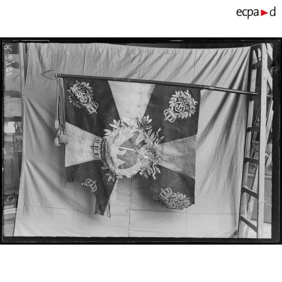 Paris. Musée de l'Armée. Drapeau du régiment de Landwehr 85, 1er bataillon. [légende d'origine]