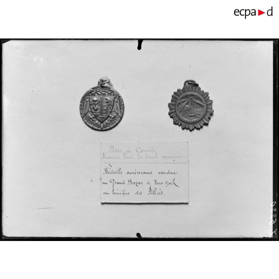 Paris. Musée Leblanc. Médaille américaine vendue au bénéfice des alliés. [légende d'origine]