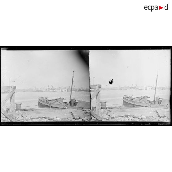 Le Havre, mission automobile du lieutenant Heuzé. Un bassin. [légende d'origine]