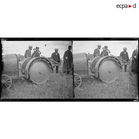 Laverrière, Oise, la motoculture. Motoculteur Tourand-Latil, la roue motrice. [légende d'origine]