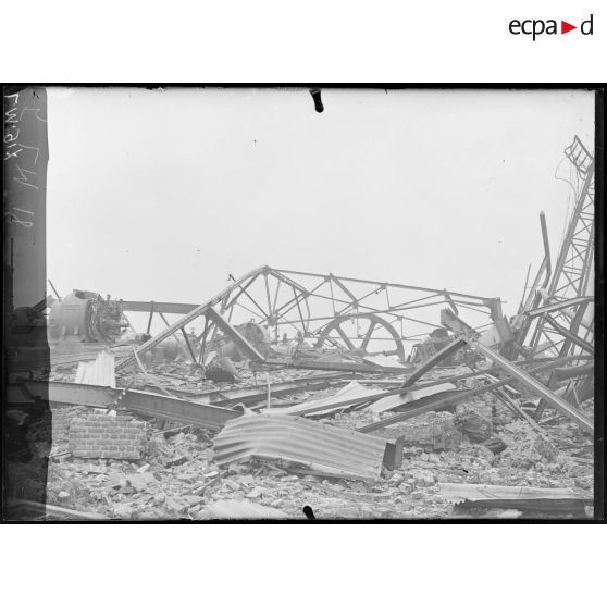 Azincourt, Nord, groupe électrogène et compresseur. [légende d'origine]