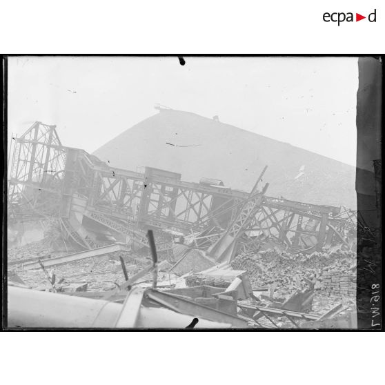 Azincourt, Nord, le chevalement. [légende d'origine]