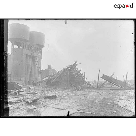 Azincourt, Nord, refrigérant n°1 et épurateur. [légende d'origine]