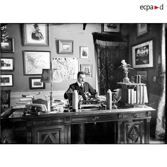 Paris. Son Excellence Samad Khan Montozoo Saltaneh, ministre de Perse (24.4.17). [légende d'origine]