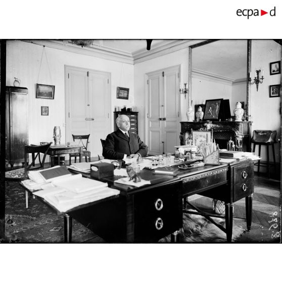 Paris. Son Excellence M. Olyntho Malgalhaès, ministre du Brésil (24.4.17). [légende d'origine]