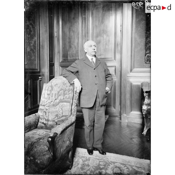 Paris. Son Excellence M. Olyntho Malgalhaès, ministre du Brésil (24.4.17). [légende d'origine]