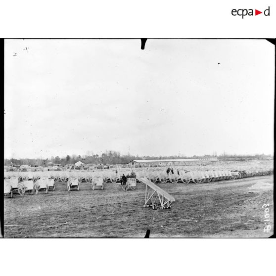 Toulouse. Chargement et départ de caisses de cartouches. [légende d'origine]