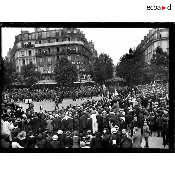 Paris, place de la Bastille, défilé du bataillon américain. [légende d'origine]