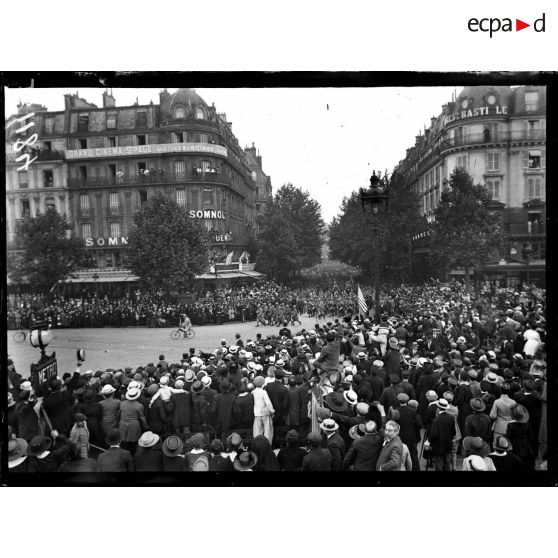 Paris, place de la Bastille, défilé du bataillon américain. [légende d'origine]