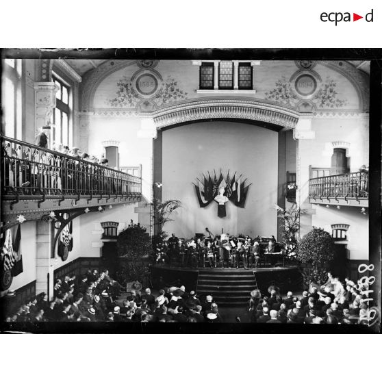 Paris, Lycée Louis le Grand, manifestation franco-américaine, Mr. Boutroux prononce son discours. [légende d'origine]