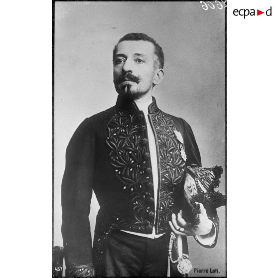 [Reproduction d'une photographie.]