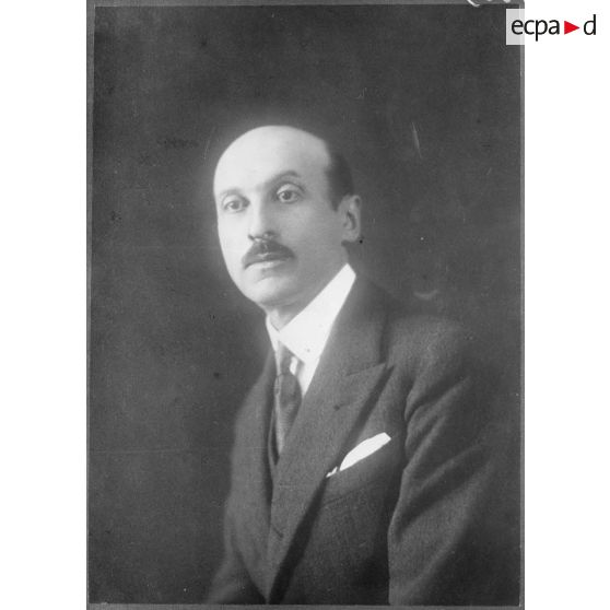 [Reproduction d'une photographie.]