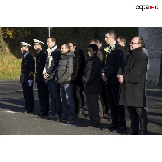 Rassemblement du personnel du pôle numérique et technique (PNT) lors d'une cérémonie au fort d'Ivry.