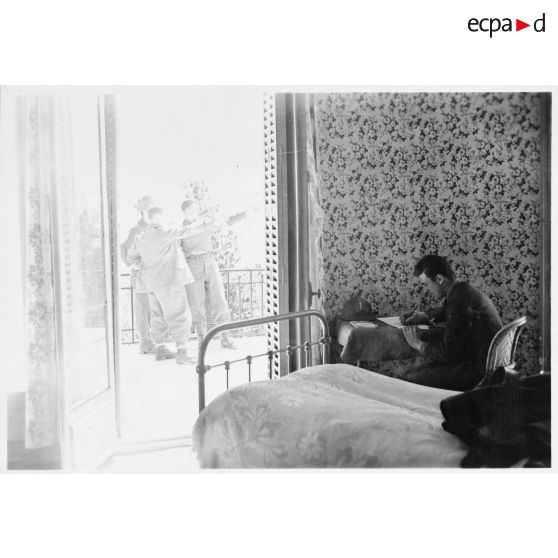 Vue d'une chambre de permissionnaire au centre d'hébergement.