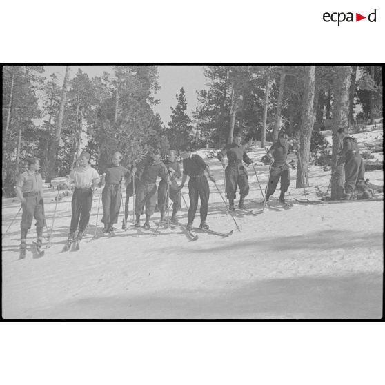 Préparation pour une descente ou une excursion à skis.