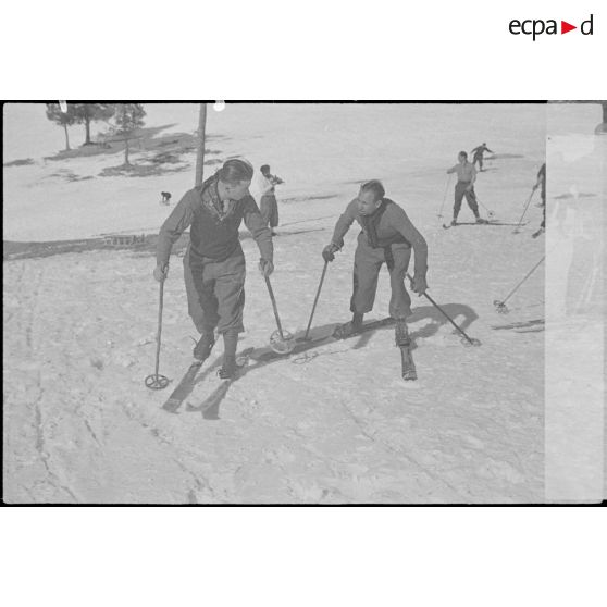 Excursion ou leçon de ski.