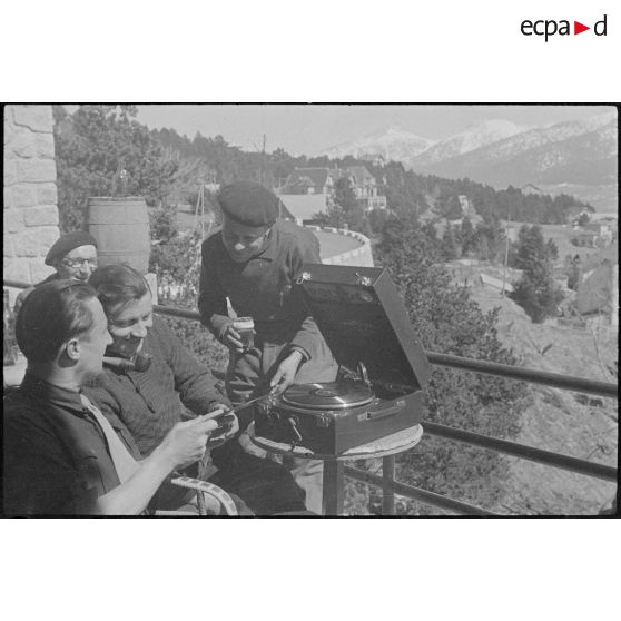 Moment de détente sur une terrasse.