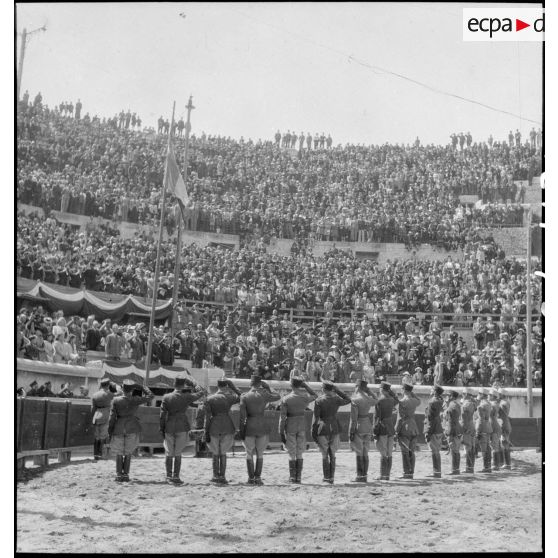 Salut lors de la montée des couleurs.