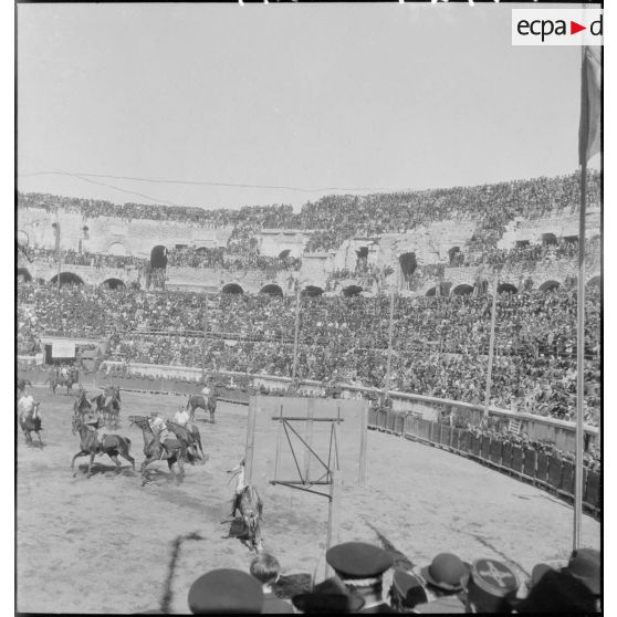 Jeux dans les arènes de Nîmes.