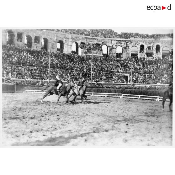 Jeu équestre dans les arènes de Nîmes.