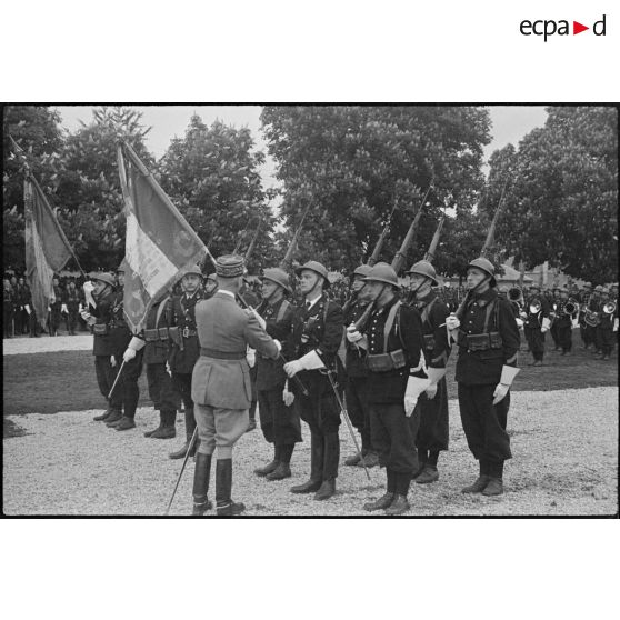 Remise du nouveau drapeau des chasseurs à pied au 16e BCP.